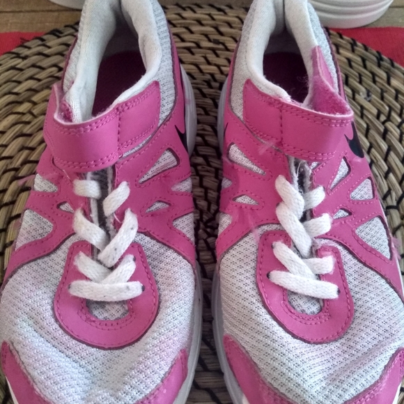 Nike Revolution 2 girls sneakers size 13c Velcro - Picture 4 of 6